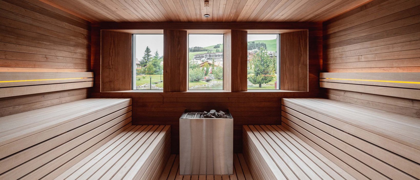 Die Sauna von innen Blick auf die Sauna von innen