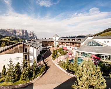 Hotel Seiser Alm Urthaler Blick auf das Hotel Seiser Alm Urthaler